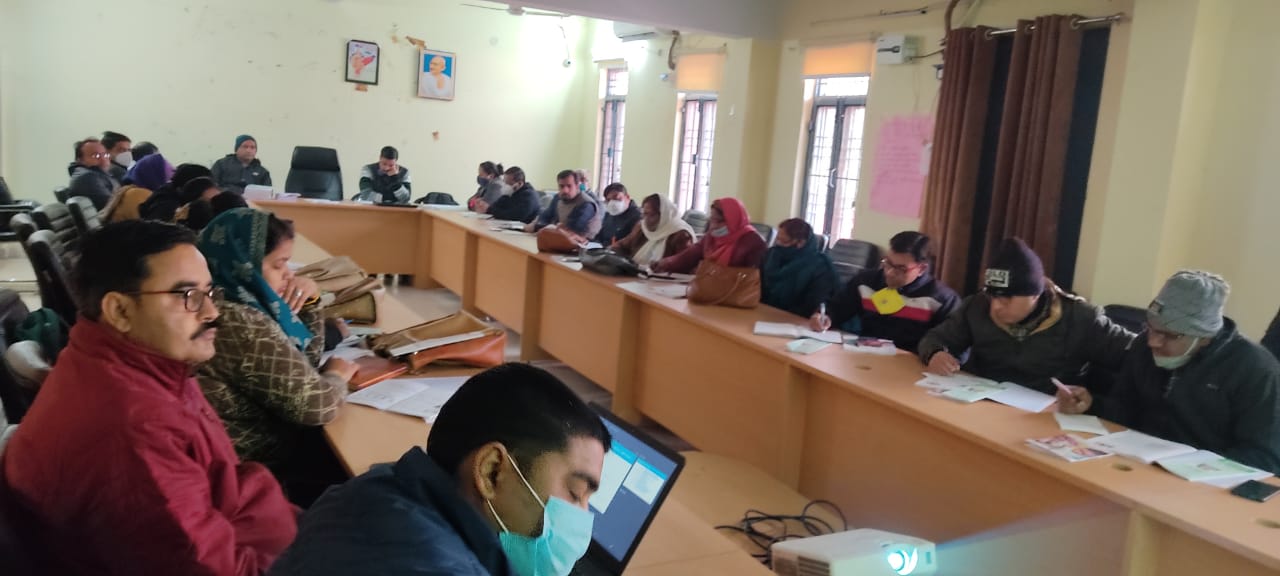 फर्रुखाबाद: शिशुओं के समुचित विकास व पोषण पर आशा, एएनएम व आंगनबाड़ी की होगी सीधी नजर जन्म से लेकर 15 माह तक के शिशुओं की देखभाल के बताए गए गुर