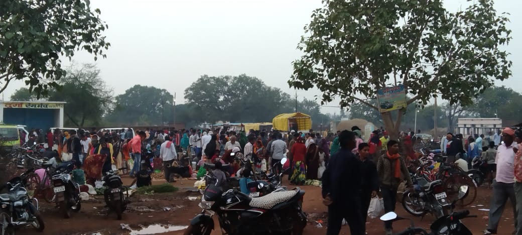 रायपुर :- ग्राम पंचायत केसदा में अवैध शराब बिक्री और कोविड के नियमो का खुले आम हो रहा है उल्लंघन