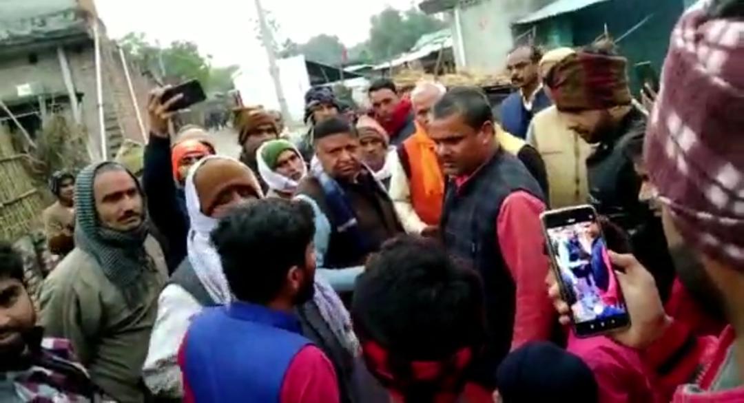 गोण्डा:कर्नलगंज में आदर्श चुनाव आचार संहिता एवं कोविड प्रोटोकॉल की सरेआम उड़ी धज्जियां