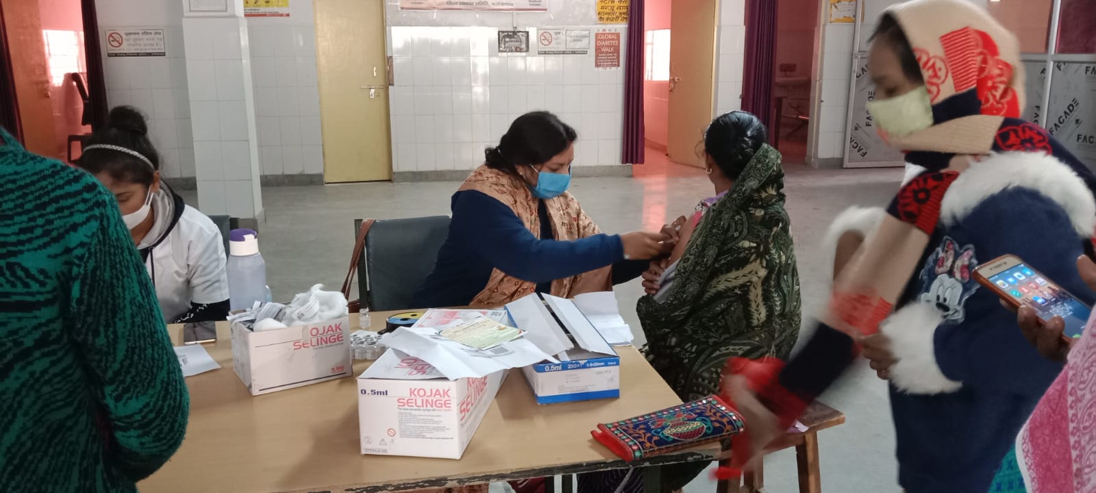 फर्रुखाबाद : लक्ष्य से अधिक किशोर किशोरियों को लगा टीका टीकाकरण ने कोरोना पर लगाई लगाम-डॉ. प्रभात