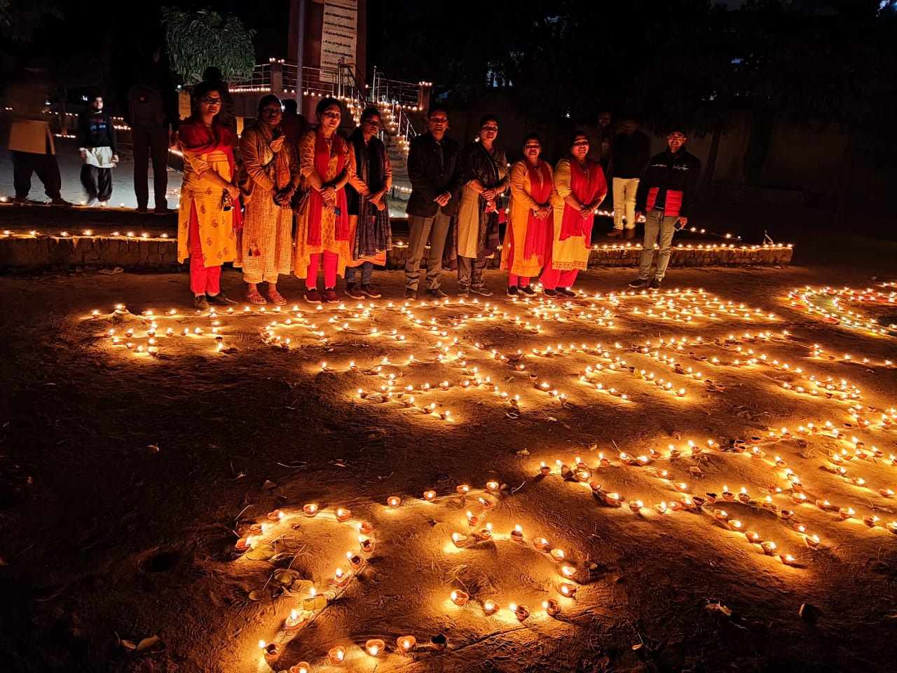 सीतापुर : दीपोत्सव कार्यक्रम के माध्यम मतदान करने को प्रेरित किया गया
