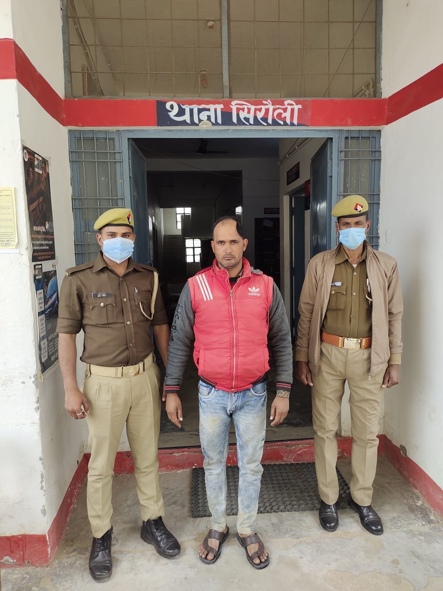 बरेली/आँवला - सिरौली थाना क्षेत्र में हुई लड़ाई मौके पर अभियुक्त को लाठी डंडो के साथ किया गिरफ्तार थाना सिरौली पुलिस ने विभिन्न धाराओं में कार्रवाई कर भेजा जेल।