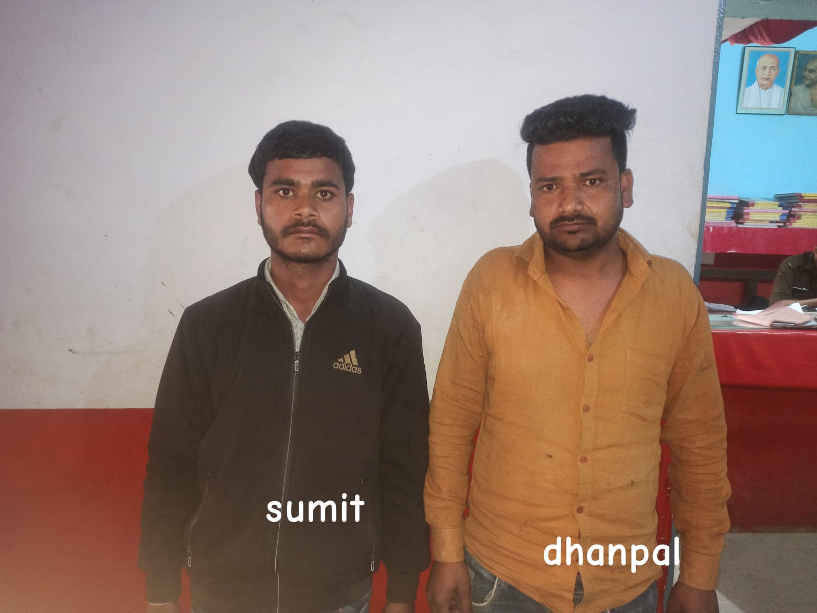 फर्रुखाबाद: दो अवैध देशी शराब तस्करों को पुलिस ने किया गिरफ्तार
