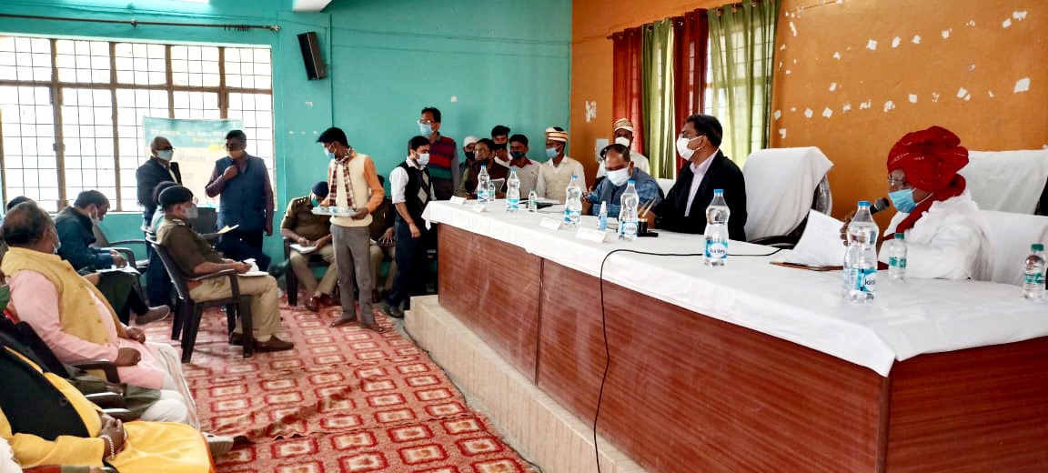 सीतापुर - जिलाधिकारी की अध्यक्षता में पूर्ण हुई 84 कोसी परिक्रमा की बैठक