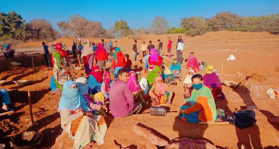 रायपुर :- शासन के अदेशा अनुसार ग्राम बहेसर में रेडियोवार्ता प्रसारित किया गया