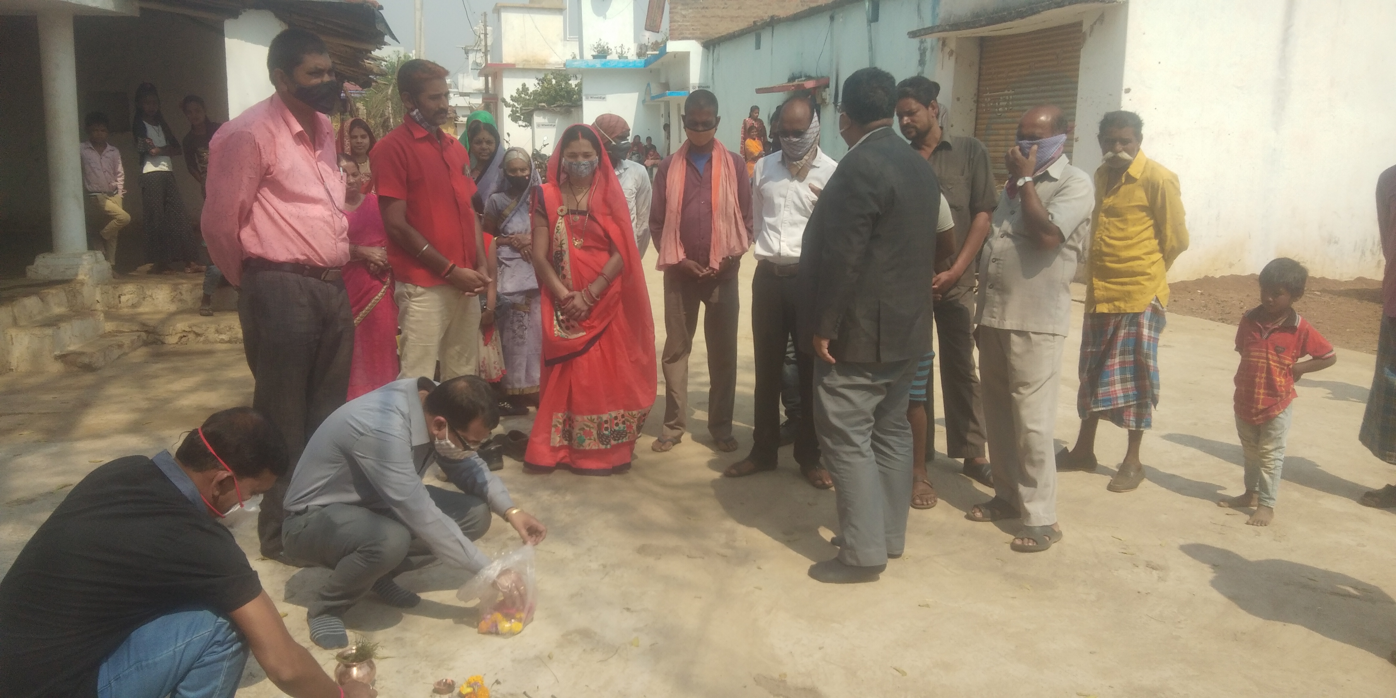 रायपुर :- ग्राम बहेसर में किया गया सड़क निर्माण का उद्घाटन