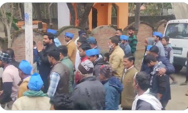 बरेली-कोविड-19 की धज्जियां उड़ा रहे प्रत्याशी