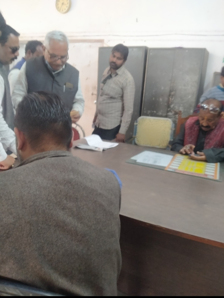 बहराइच: निष्पक्ष भाव से कार्य नहीं कर रहे हैं जिला सूचना अधिकारी