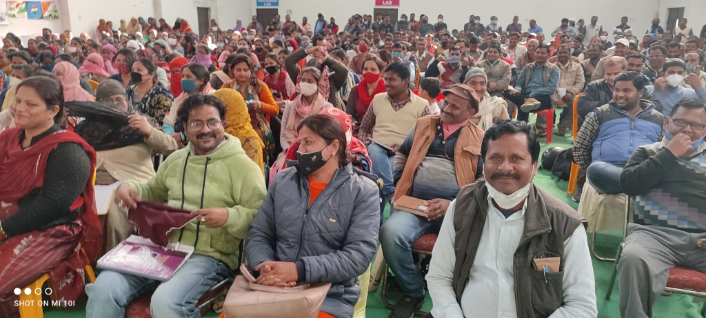 बहराइच-शत-प्रतिशत मतदाताओं तक मतदाता पर्ची पहुॅचाएं बूथ लेबिल अधिकारी डीएम