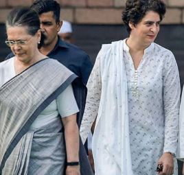 गांधी परिवार की मौजूदगी में कांग्रेस सामूहिक नेतृत्व की राह पर बढ़ रही