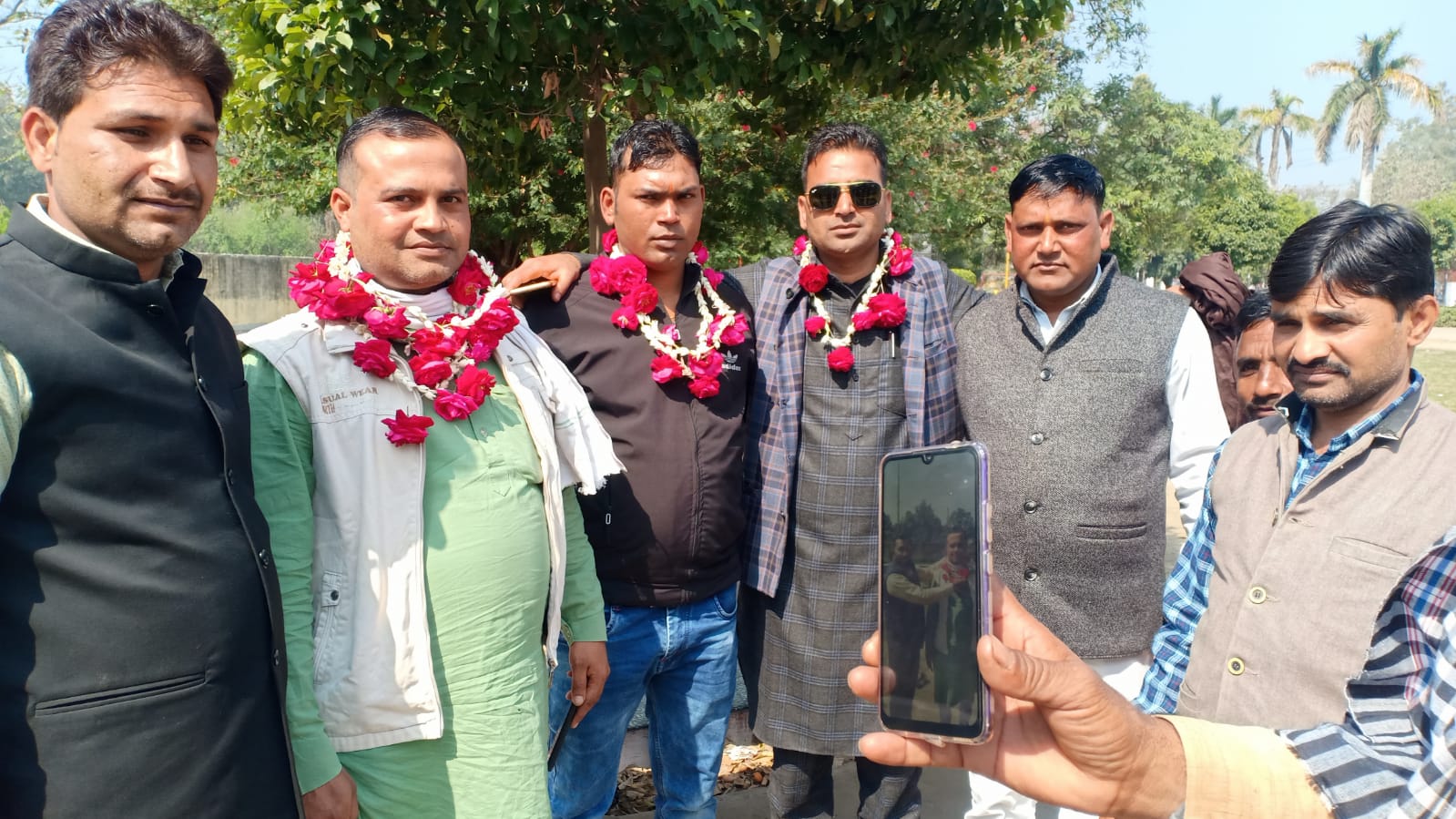 बरेली/आँवला - रामपुर के अंबेडकर पार्क में प्रधान क्षेत्र पंचायत स्वाभिमान संघ की अहम बैठक हुई संपन्न।