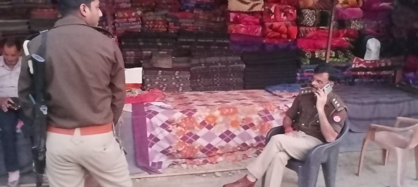 सीतापुर: दुकान चालक के साथ हुई लूट