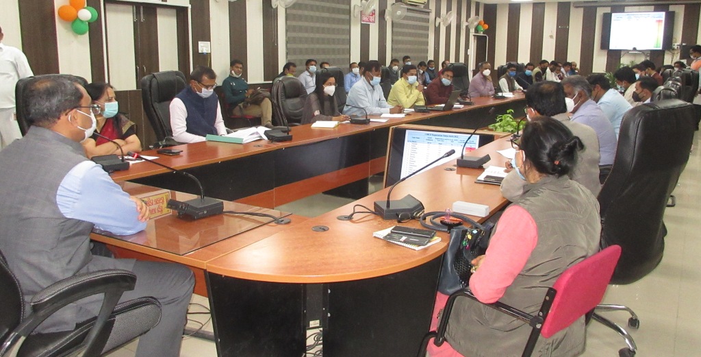 सीतापुर: जिलाधिकारी विशाल भारद्वाज की अध्यक्षता में कलेक्ट्रेट सभागार में जिला स्वास्थ्य समिति की बैठक संपन्न हुई