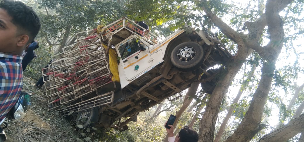 बहराइच: पिकअप वाहन बना उड़न खटोला हुआ दुर्घटनाग्रस्त