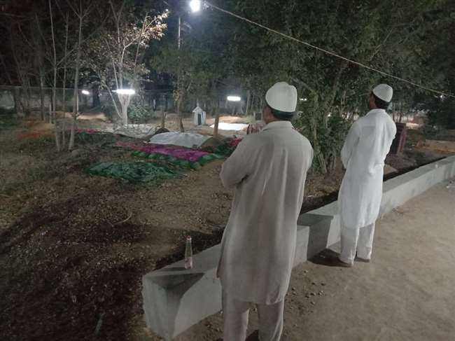 बरेली - सिरौली थाना क्षेत्र में बड़े ही हर्सोल्लास के साथ मनाया गया शब-ए-बारात का त्यौहार।
