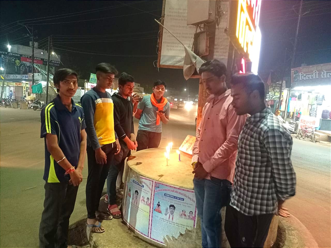 रायपुर :- भगत सिंह राजगुरु सुखदेव अमर रहे के नारे से गूंज उठा तिल्दा का दीनदयाल चौक