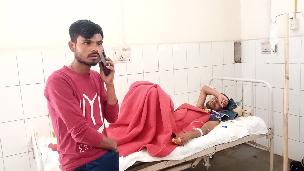 शिवपुरी:कोर्ट में तारीख करने आ रहे बाइक सवार में मारी कट, दो घायल