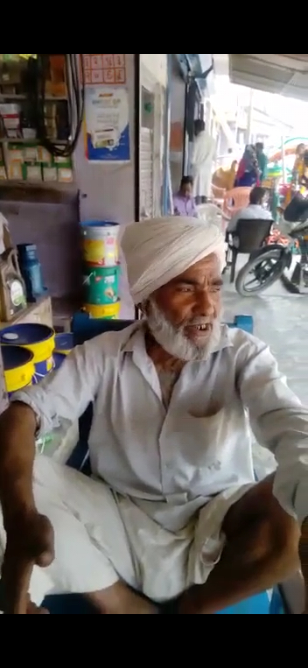 बहराइच:सप्लाई इंस्पेक्टर के मिलीभगत से कोटेदार कटौती करके गरीबों का राशन डकार ने पर लगा
