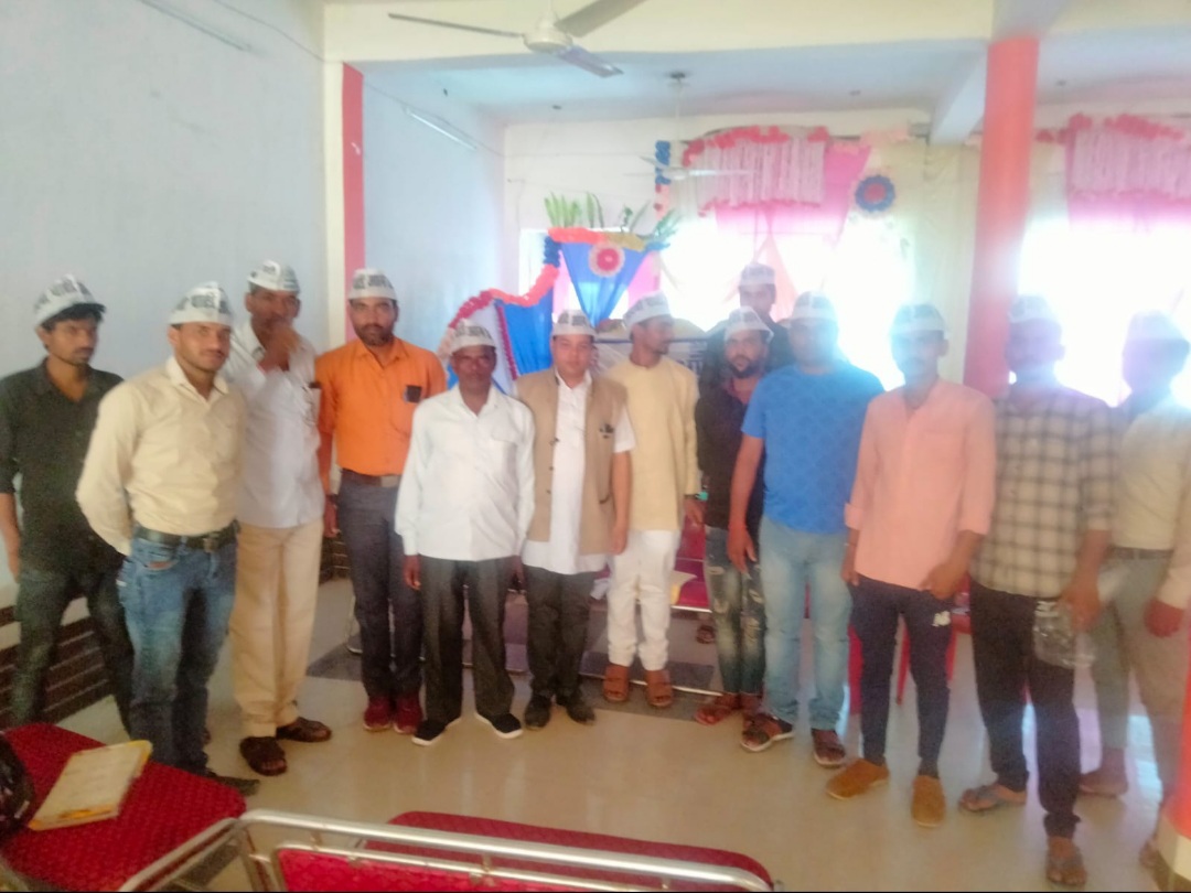 फर्रुखाबाद:आम आदमी पार्टी की बैठक ग्राम डिलावल गढ़िया में बाथम गेस्ट हाउस पर हुई संपन्न