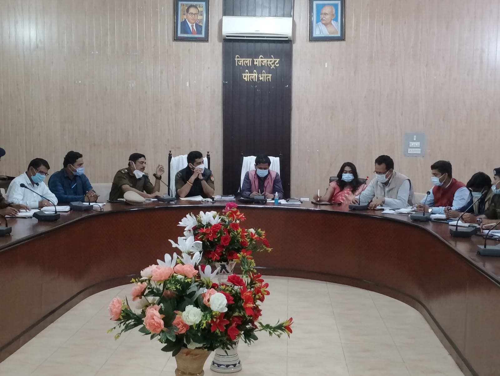 पीलीभीत:त्यौहर से पूर्व पीस कमेटी बैठक करायें सुनिश्चित-जिलाधिकारी