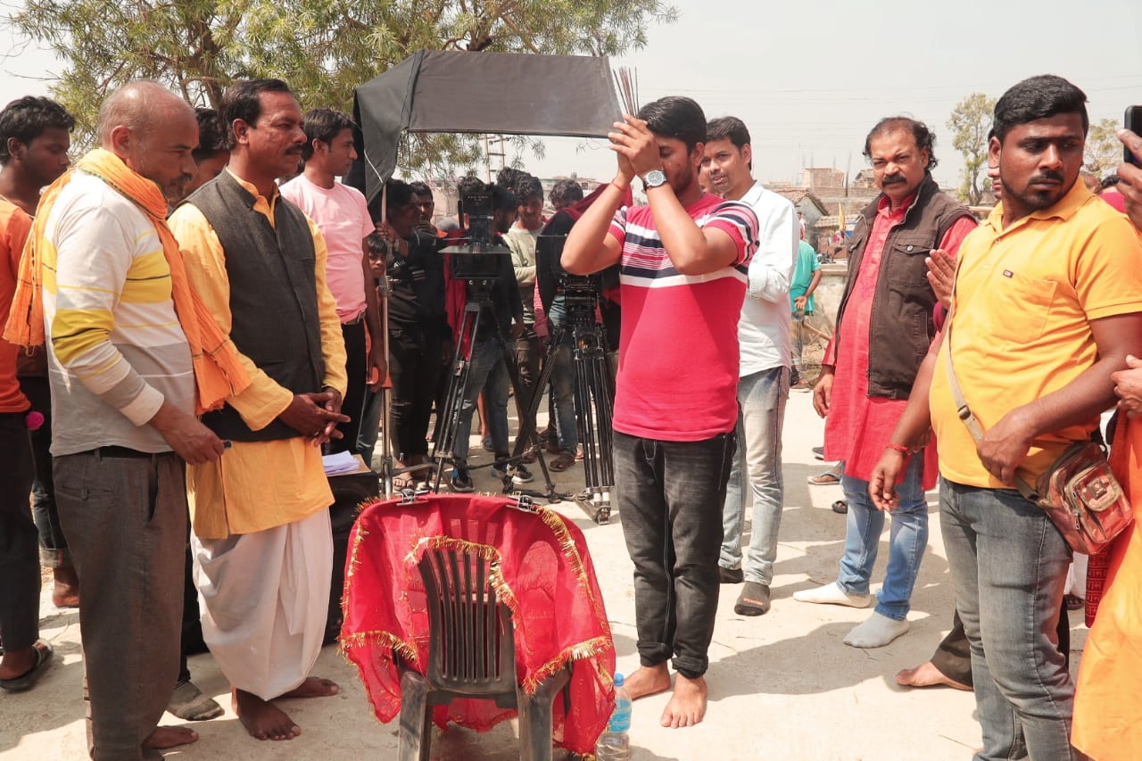 निर्माता" आनंद गिरी" के निर्माण में बन रही भोजपुरी फिल्म' दिलदार' की सूटिंग जोरों पर