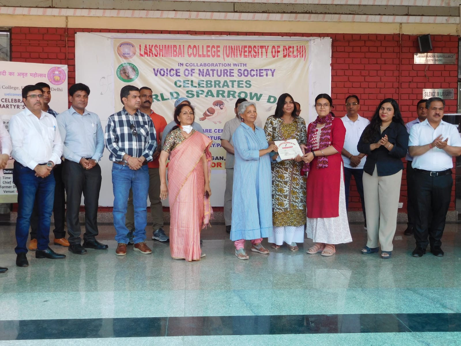 दिल्ली:लक्ष्मीबाई कॉलेज यूनिवर्सिटी ऑफ दिल्ली में शहीदी दिवस एवम वर्ल्ड स्पैरो डे मनाया गया