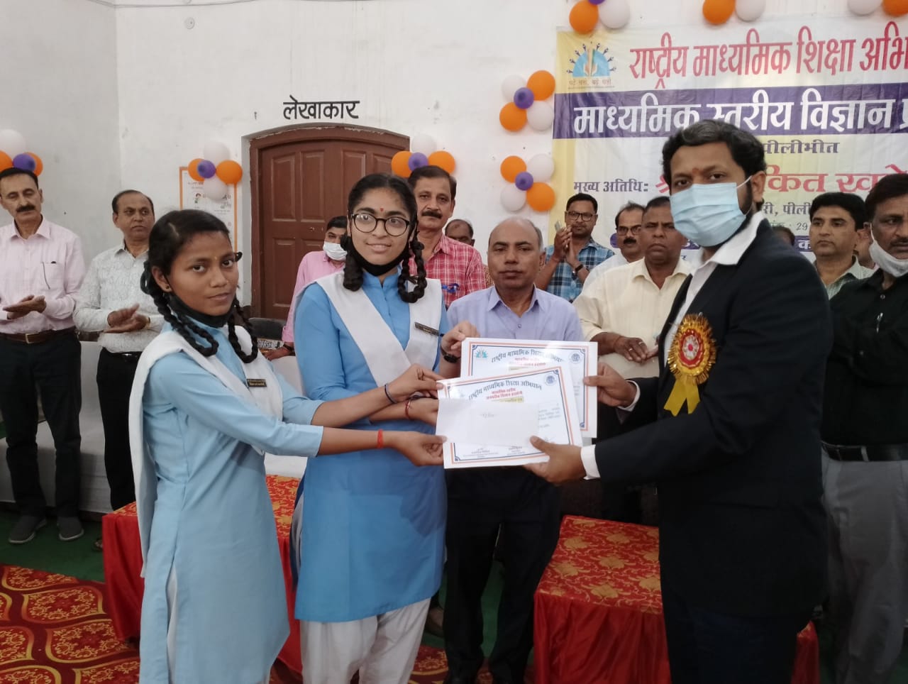 पीलीभीत:जिलाधिकारी द्वारा विज्ञान प्रदर्शनी का किया शुभारम्भ तथा छात्र/छात्राओं को किया गया प्रोत्साहित।