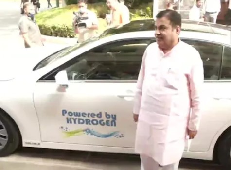भारत की पहली हाइड्रोजन कार  सामने आई, नितिन गडकरी कार में बैठकर पहुंचे संसद