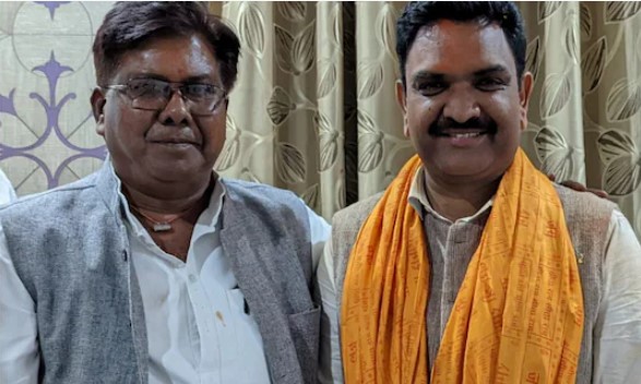 पूर्व IPS असीम अरुण जीत के बाद अचानक पहुंचे सपा कैंडिडेट के घर दी अधभुद मिशाल जिसे लोग देखते रह गए