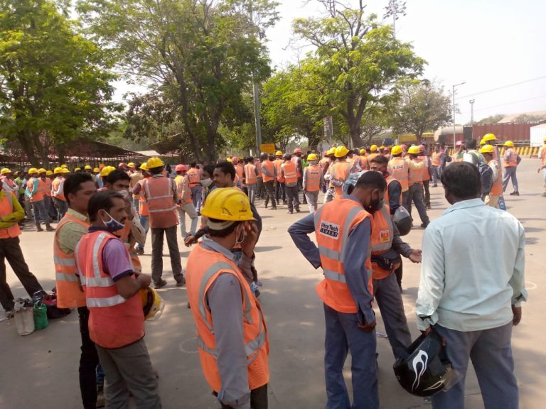 रायपुर :- धरना प्रदर्शन अपने हि कर्मचारी को कंपनी शराब का आदि होने और अनावश्यक बार बार अपसेट रहने की बात पर अल्ट्राटेक बैकुंठ