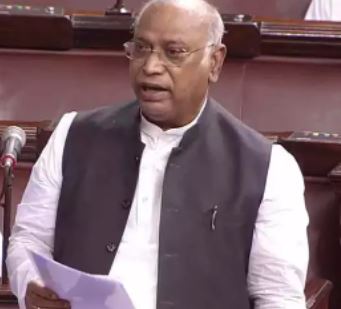ईडी ने दिया कांग्रेस नेता मल्लिकार्जुन खड़गे को समन, पूछताछ जारी