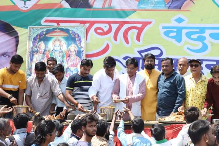 शिवपुरी :-महाराजा अग्रसेन परमार्थ सेवा समिति के द्वारा रामनवमी पर विशाल भंडारा गुरुद्वारा चौक पर हुआ संपन्न