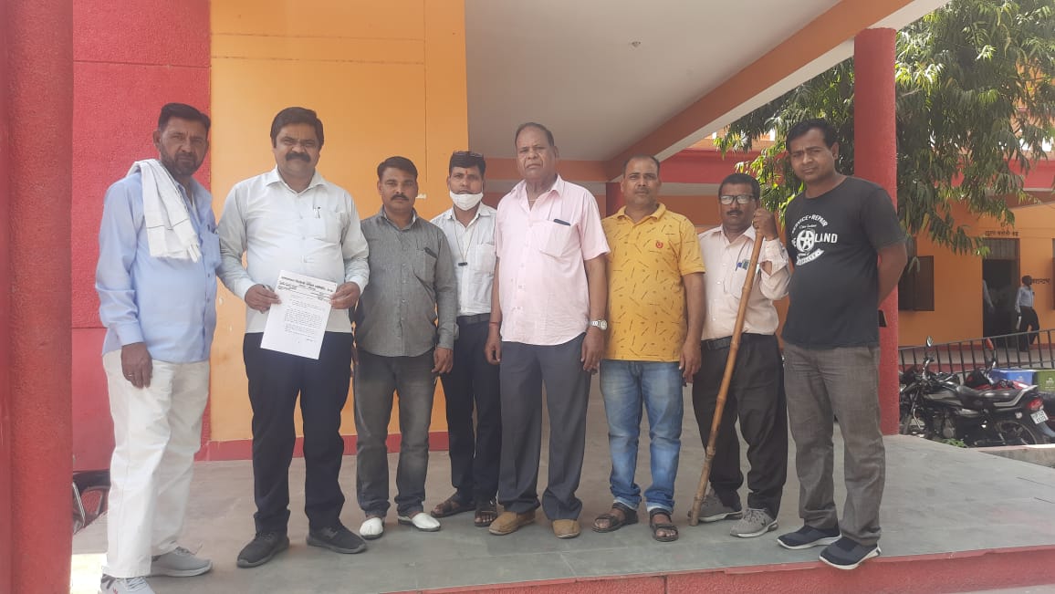 सीतापुर :कस्बे में पेयजल संकट को लेकर भ्रष्टाचार विरोधी संघर्ष समिति के  जिलाउपाध्यक्ष ने एसडीएम को सौपा ज्ञापन