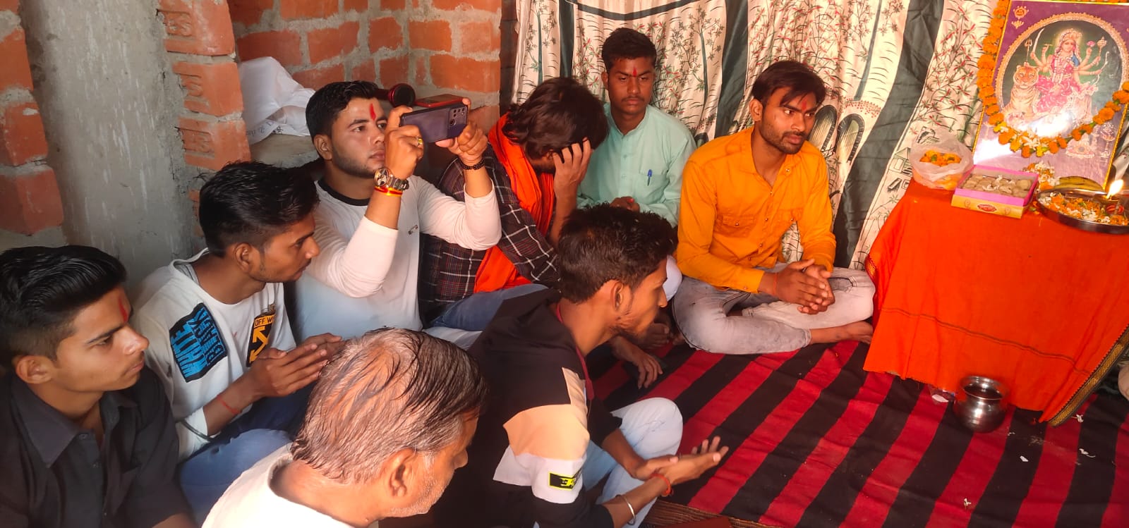 सीतापुर: मिश्रिख में चैत्र शुक्ल प्रतिपदा को हिंदू नववर्ष मनाया गया जिसमें माता रानी की आरती करके कार्यक्रम का शुभारंभ किया गया