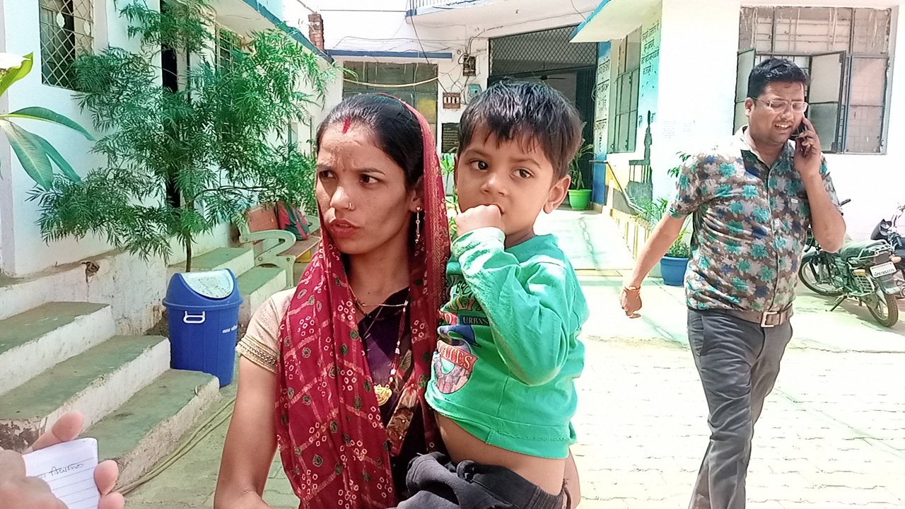 शिवपुरी :रचना ने कर ली 4 माह पहले दूसरी शादी ,पहला पति मांग रहा बच्चा, रचना आई वापस करने