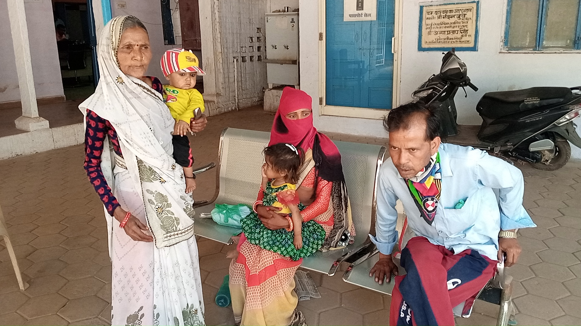 शिवपुरी: पति करता है घर आकर परेशान 7 साल पहले हुई थी शादी पत्नी छोड़ कर आई पति को