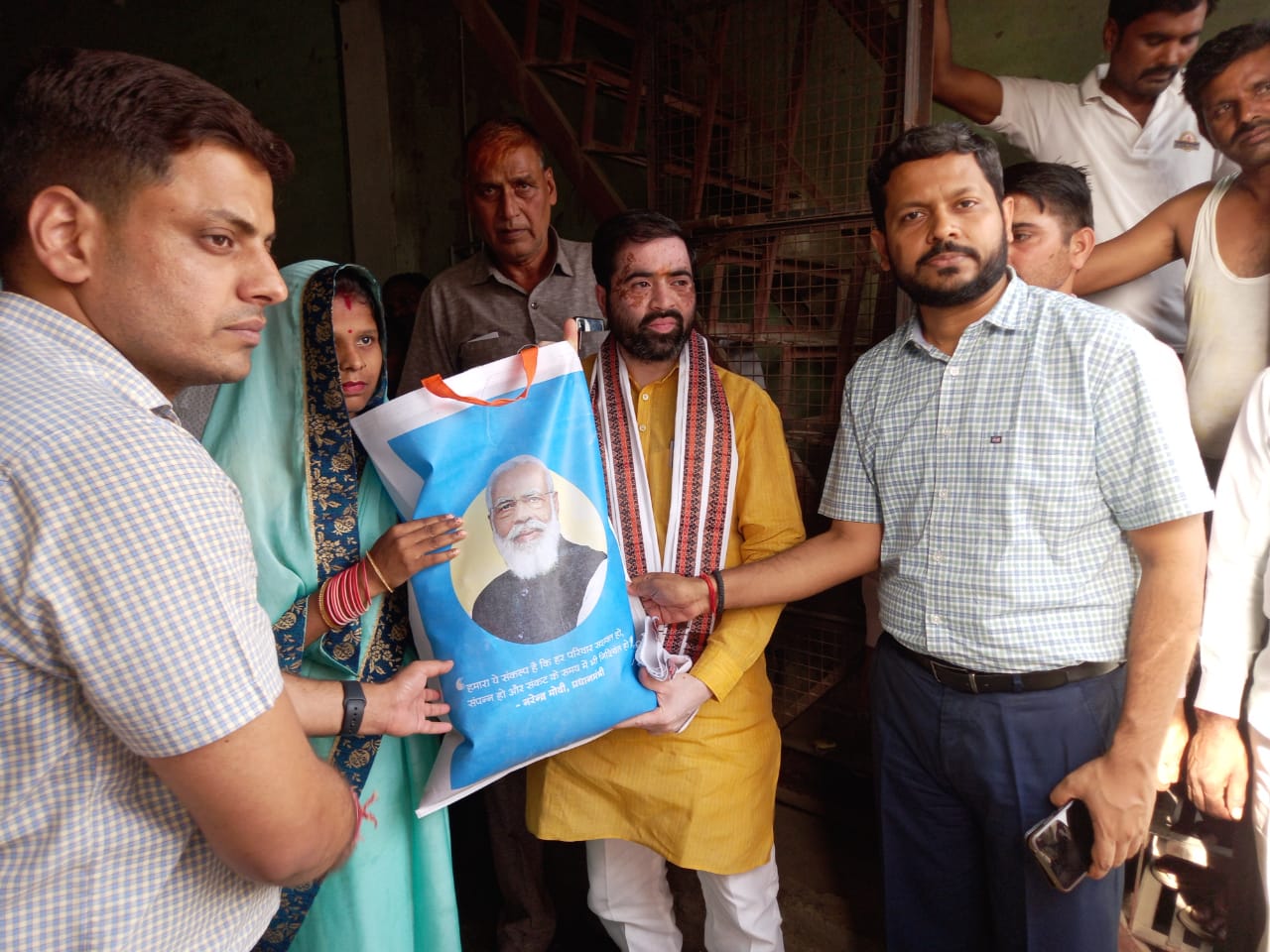 पीलीभीत : राज्यमंत्री जी द्वारा गेहूॅ क्रय केन्द्रों व सरकारी उचित दर की दुकान का किया गया निरीक्षण।