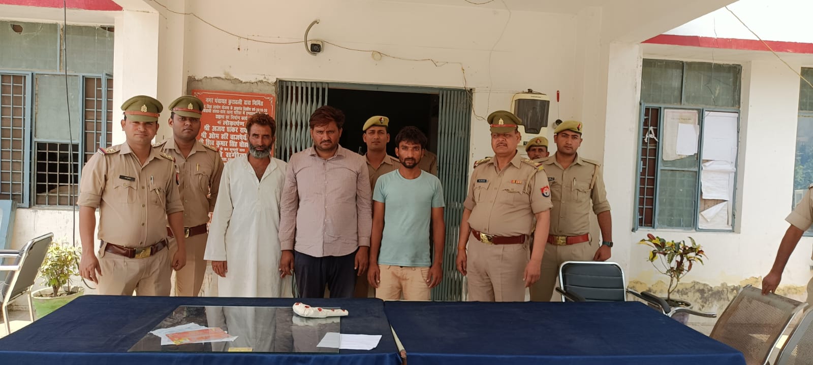 मैनपुरी :चोरो को पकड़ने गई पुलिस पर फायरिंग