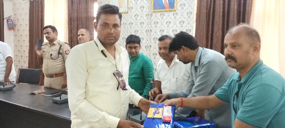 पीलीभीत : पत्रकारिता दिवस पर अधिकारियों ने किया सम्मानित।