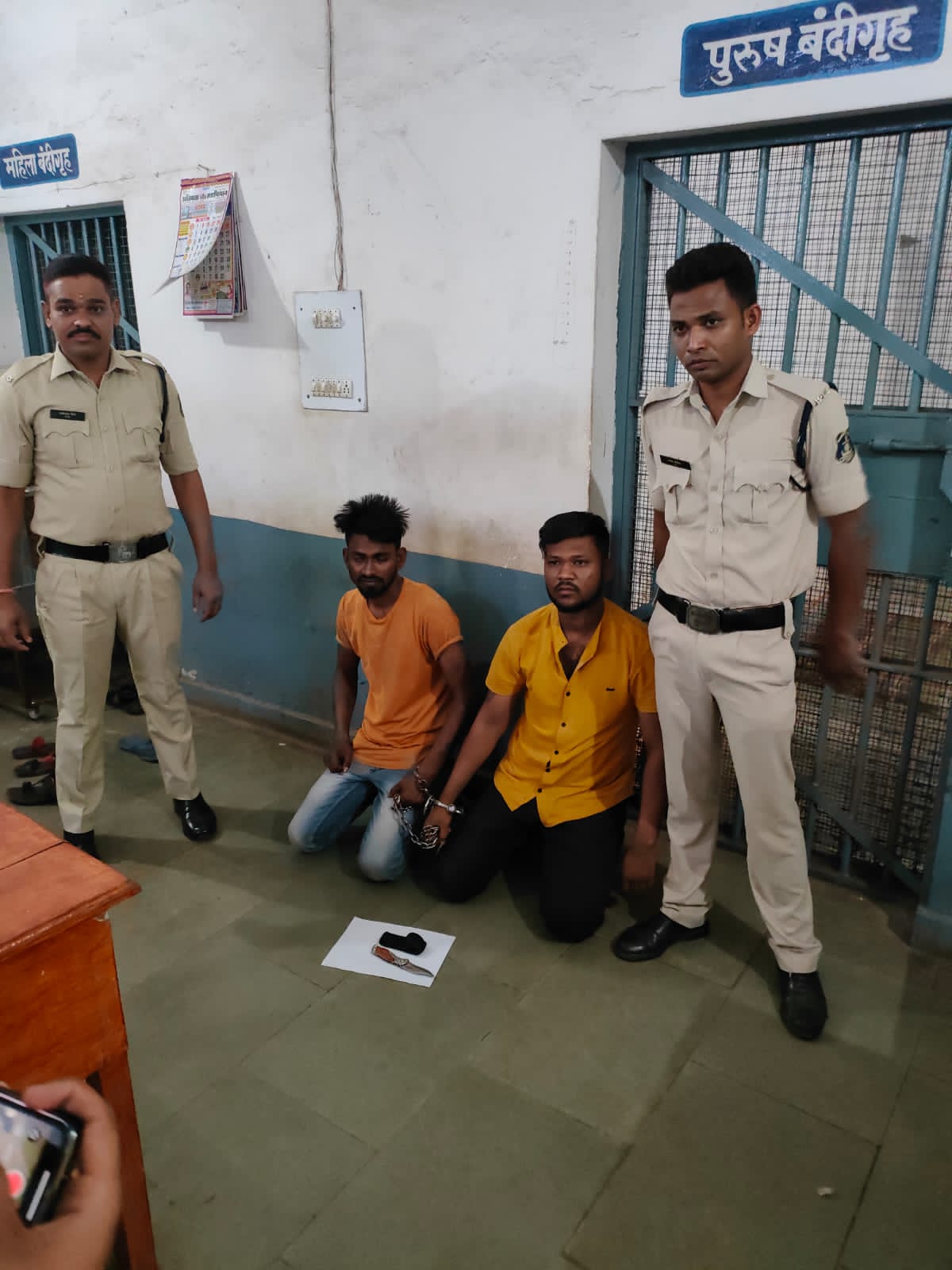 रायपुर :- युवा सहित 2 अपचारी बालक अलग मामलों में गिरफ्तार