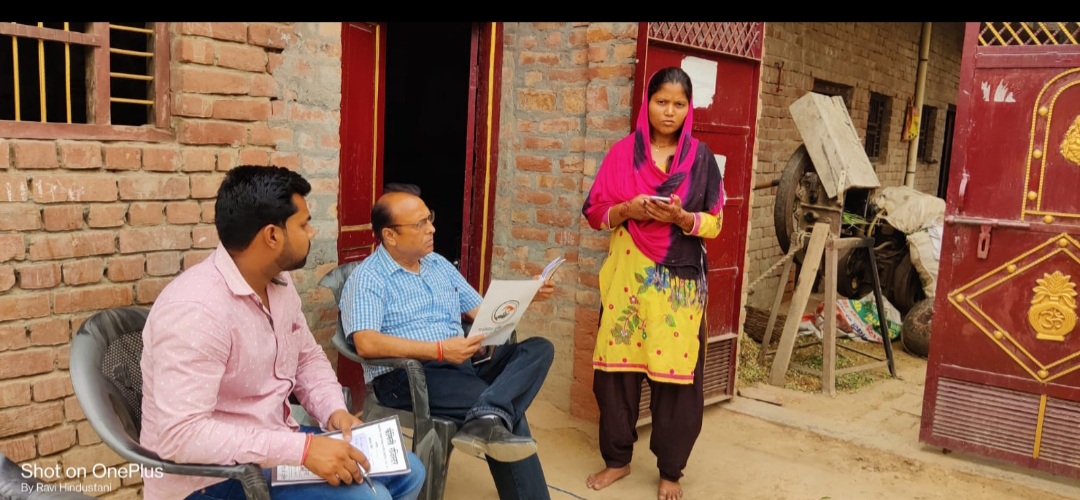 फर्रुखाबाद:डीएमओ ने फाइलेरिया अभियान की हकीकत परखी,जनपद में राजेपुर के उजरामऊ और डबरी का किया दौरा