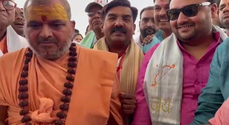 मैनपुरी : औद्योगिक कार्यों के बढ़ावे से होती है बेरोजगारी दूर , छाछा के निकट हुआ  फिलिंग स्टेशन का शुभारंभ