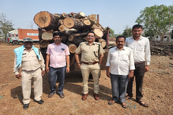 रायपुर :- वन विभाग की बड़ी कार्रवाई, अवैध लकड़ी का परिवहन करते आरोपी गिरफ्तार…