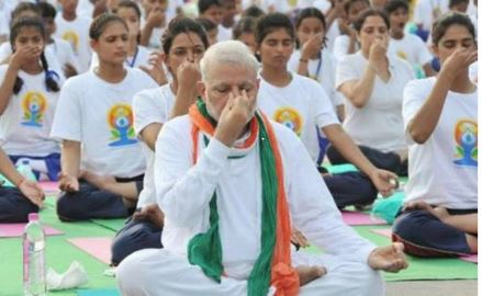 आज योग दिवस पर बोले PM मोदी, दुनिया और लोगों को जोड़ रहा योग