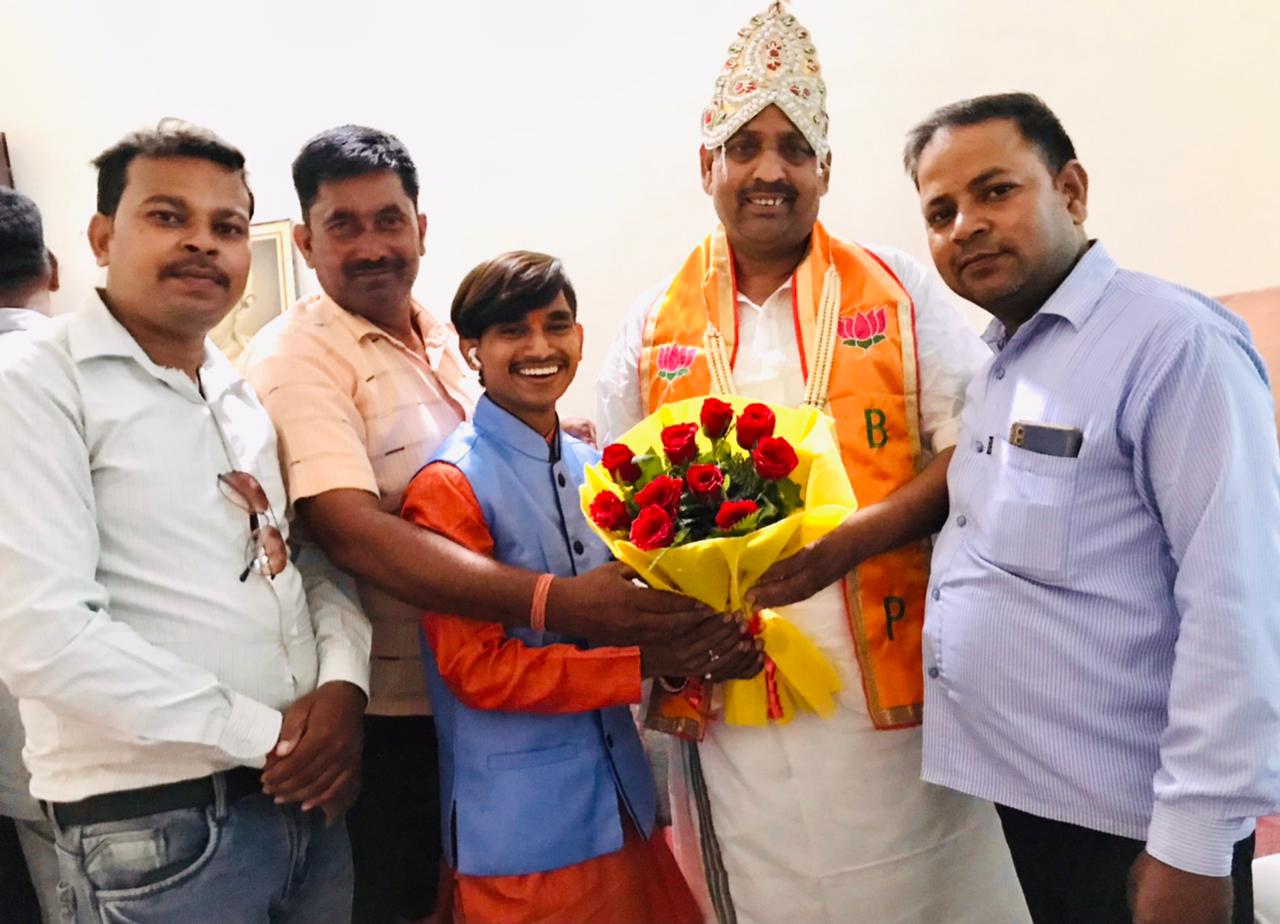 बरेली/आँवला - भाजपा सांसद धर्मेंद्र कश्यप जी का जन्मदिन मनाया बड़े धूमधाम से आंवला के भाजपा कार्यकर्ताओं ने।