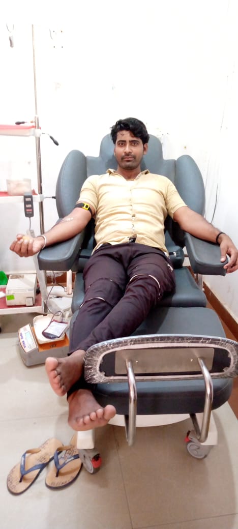 शिवपुरी :- नितेश बाल्मीक ने पलक को डोनेट किया A+ ब्लड