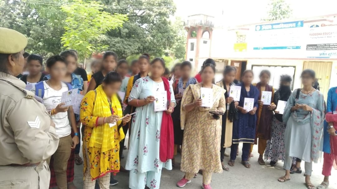 पीलीभीत : महिला सशक्तिकरण के दृष्टिगत महिलाओं/बलिकाओं को किया जा रहा जागरूक।