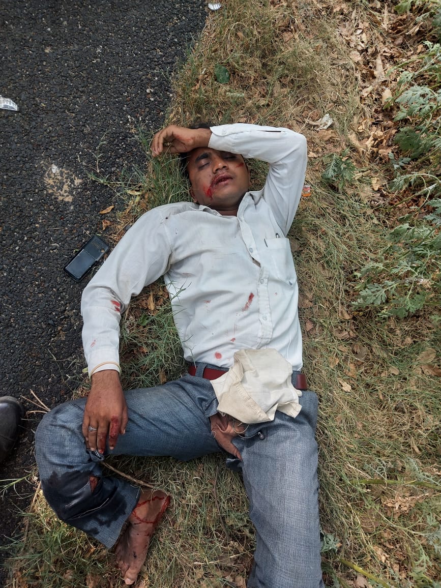 बरेली: आँवला शाहबाद रोड पर हरदासपुर संग्रामपुर के बीच में एक डंपर ने बाइक सवार को मारी टक्कर बुरी तरह घायल।