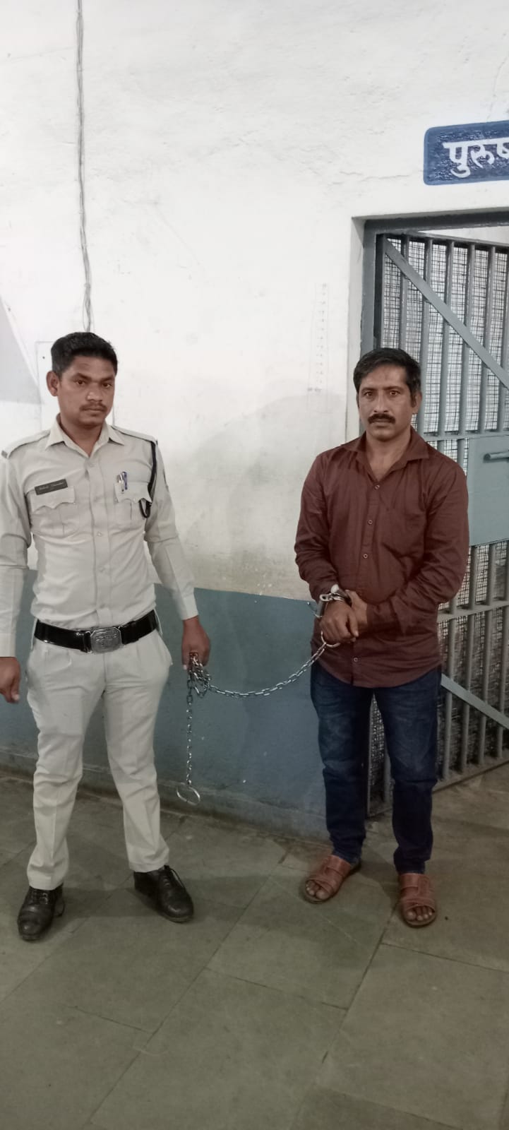 रायपुर :- एक वर्षो से फरार आरोपी गिरफ्तार