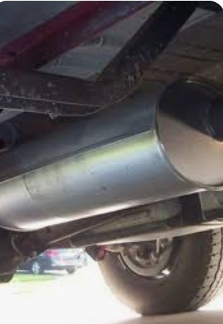 बरेली - आम तो आम चौथे स्तम्भ की गाडी का भी सैलेंसर चोरी कर ले गये चोर